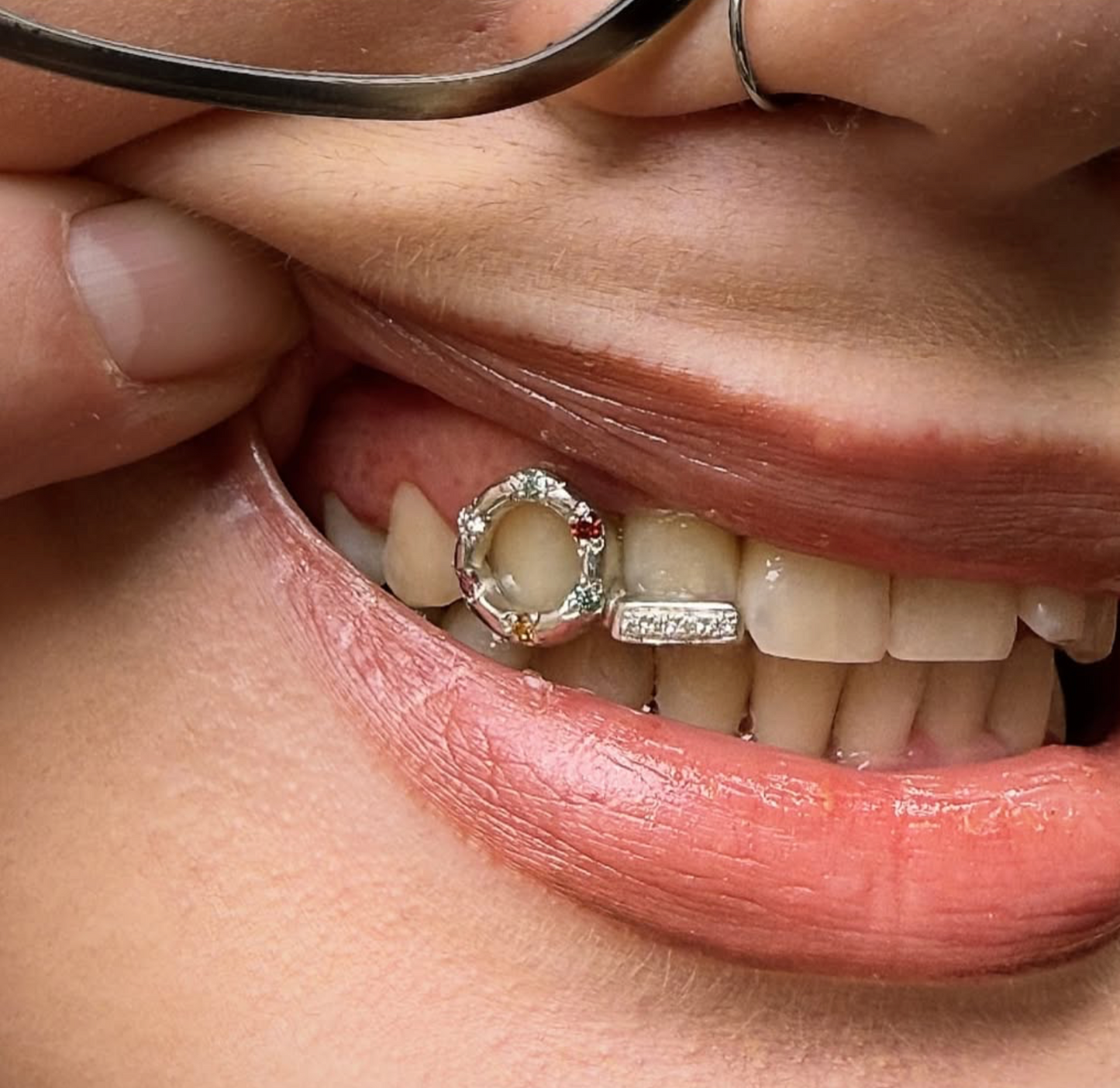 GRILLZ OPEN FACE SERTI DE COULEUR + GRILLZ BARRE SERTI